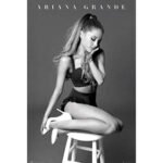 Gb Eye – ARIANA GRANDE Poster Assise (91,5 x 61 cm)