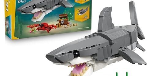 LEGO Creator 3-en-1 Le Redoutable Requin et Le Coffre au Trésor – Figurine d’animal Marin se Transformant en Baudroie ou Raie Manta – Décoration – Cadeau Original pour Garçon ou Fille dès 8 Ans 31381